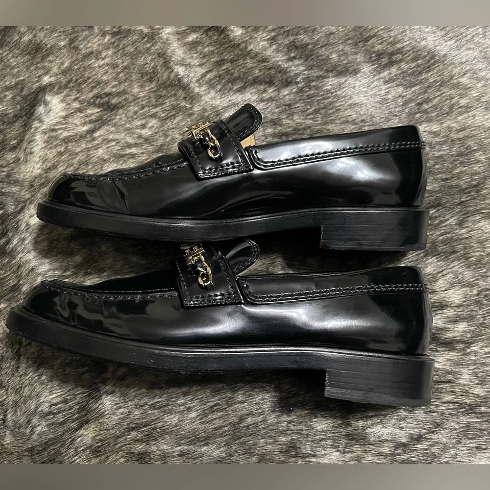 Authentic CHANEL Black Patent Gold Chain Loafer. Size 37 - Picture 3 of 14